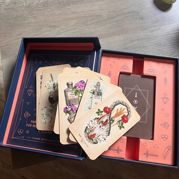 The Modern Tarot Reader Deck and Book in Box - Picture 3 of 3